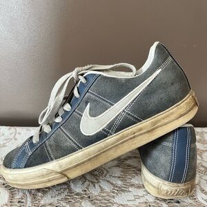 Vintage 80’s Nike Men's Gray and Blue Suede Skate Sneakers